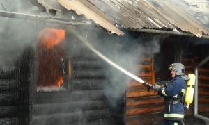 В Івано-Франківській області гасили палаючу сауну