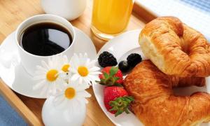 На сніданок треба споживати не менше 500 калорій
