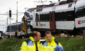 При зіткненні двох локомотивів у Швейцарії постраждали 35 людей, машиніст загинув