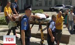 Скандального ректора привезли до суду на «швидкій»