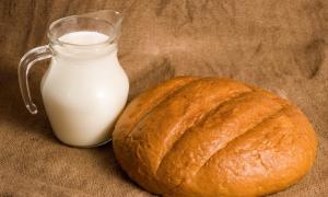 Найбільші торговельні мережі накручували ціни на хліб та молоко на 30%