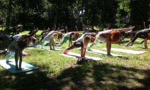У центрі Львові відбувся йога-марафон