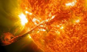 Скоро магнітні полюси Сонця поміняються місцями