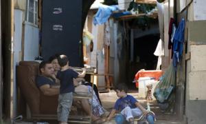 Мер французького села пригрозив самогубством через нашестя циган