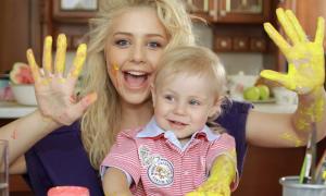 Тіна Кароль переїжджає з сином до Москви