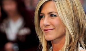 Дженніфер Еністон дратують запитання про дітей та весілля