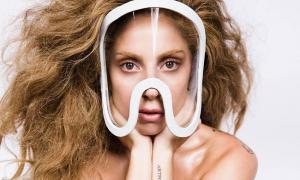 Леді Гага у новій фотосесії знялася з протезом руки