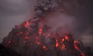 Вулкан в Індонезії засипав розпеченою лавою шістьох людей