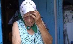 Захмелілі розбійники в пошуках наживи ледь не вбили 90-річну бабусю