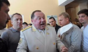 Скандального ректора уже шукають прикордонники