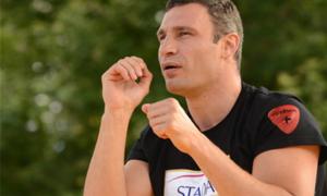 Віталій Кличко через травму не зможе битися до 2014 року