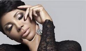 Тоні Брекстон під час концерту загубила сукню