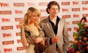 Наречений Ольги Горбачової обрав для неї каблучку з сапфіром