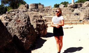 Асмус відпочила у Греції з мамою і сестрою Харламова