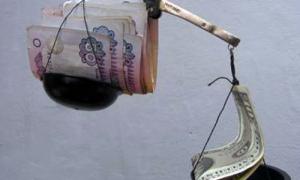 До кінця року гривня може впасти до 8,5 грн. за долар