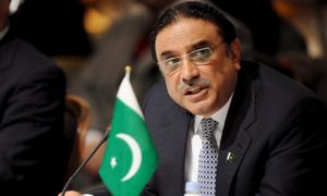 Вперше в історії Пакистану президент добровільно пішов у відставку