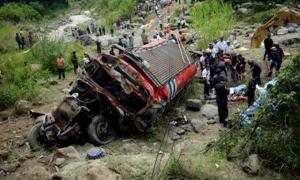 При аварії автобуса в Гватемалі загинули понад 40 людей