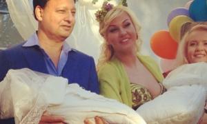 Доньки Камалії не дають їй спати