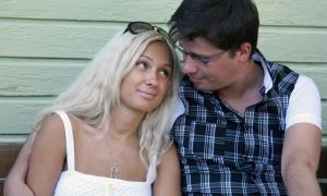 Дружина Харламова вимагає анулювати його шлюб з Амус