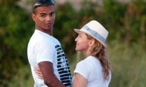 Мадонна зібралася заміж за 25-річного коханця