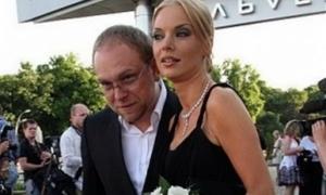 Суд вимагає, щоб Власенко виплатив Окунській 7 мільйонів гривень