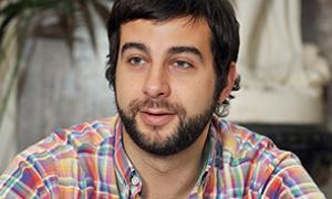 Іван Ургант безплатно стрижеться у цирульні свого друга