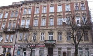 У центрі Львова обвалився балкон з робітниками