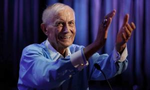 Російському поету Євгену Євтушенку ампутували ногу