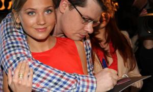 Христина Асмус народить Харламову сина