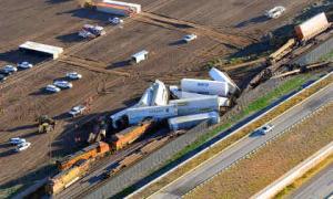 У США зіткнулися три вантажні потяги