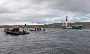 Російські слідчі попросили заарештувати екіпаж затриманого судна Greenpeace