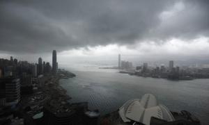 У Китаї тайфун потопив три судна, зникли понад 70 рибалок