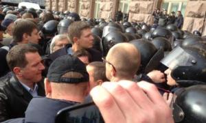 Сесія Київради відкрилася, незважаючи на пікетувальників
