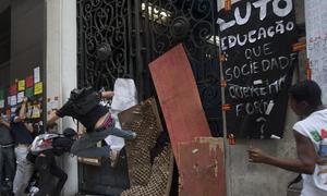 У Бразилії поліція розігнала вчителів, які вимагали підвищення зарплати