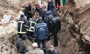 У Тернополі чоловіка у траншеї завалило землею 