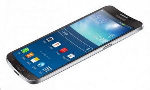 Samsung випустила перший в світі смартфон із зігнутим екраном
