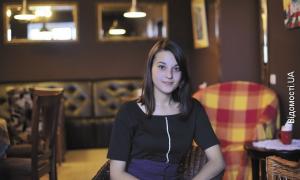Волинська художниця у своїх картинах поєднує мистецтво та фізику