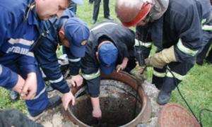 У Львові понад півсотні рятувальників продовжують пошуки хлопчика, який упав у колектор