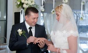 Мельниченко і Розинська хочуть обвінчатися, але не в Україні