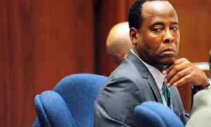 Лікаря, який «убив» Майкла Джексона, випустили з в’язниці достроково