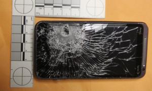 Телефон зупинив кулю та врятував від смерті