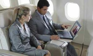 Американцям дозволили користуватися телефонами та ноутбуками в літаках