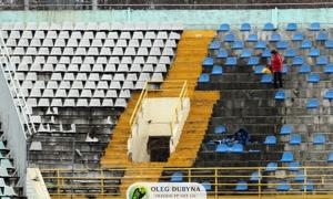 Фанати «Металіста» розгромили стадіон у Полтаві та спалили стільці