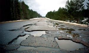 Будівництво нових доріг почнеться лише після ремонту старих автошляхів