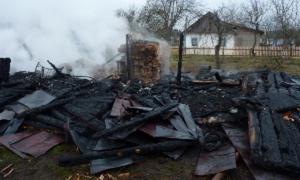 Уночі на Рівненщині вогонь забрав життя двох людей
