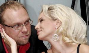Власенка підозрюють у побитті Окунської