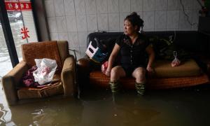 Тайфун Хайян заблокував у будівлі китайської школи понад тисячу людей