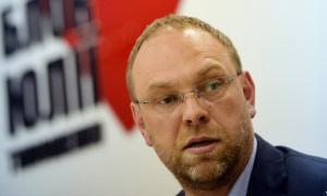 Суд випустив Власенка під заставу і дозволив відвідувати Тимошенко