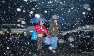 Частину Китаю замело снігом