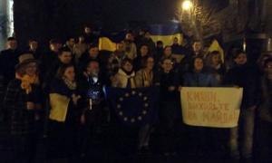 По всій Україні люди виходять на Євромайдани